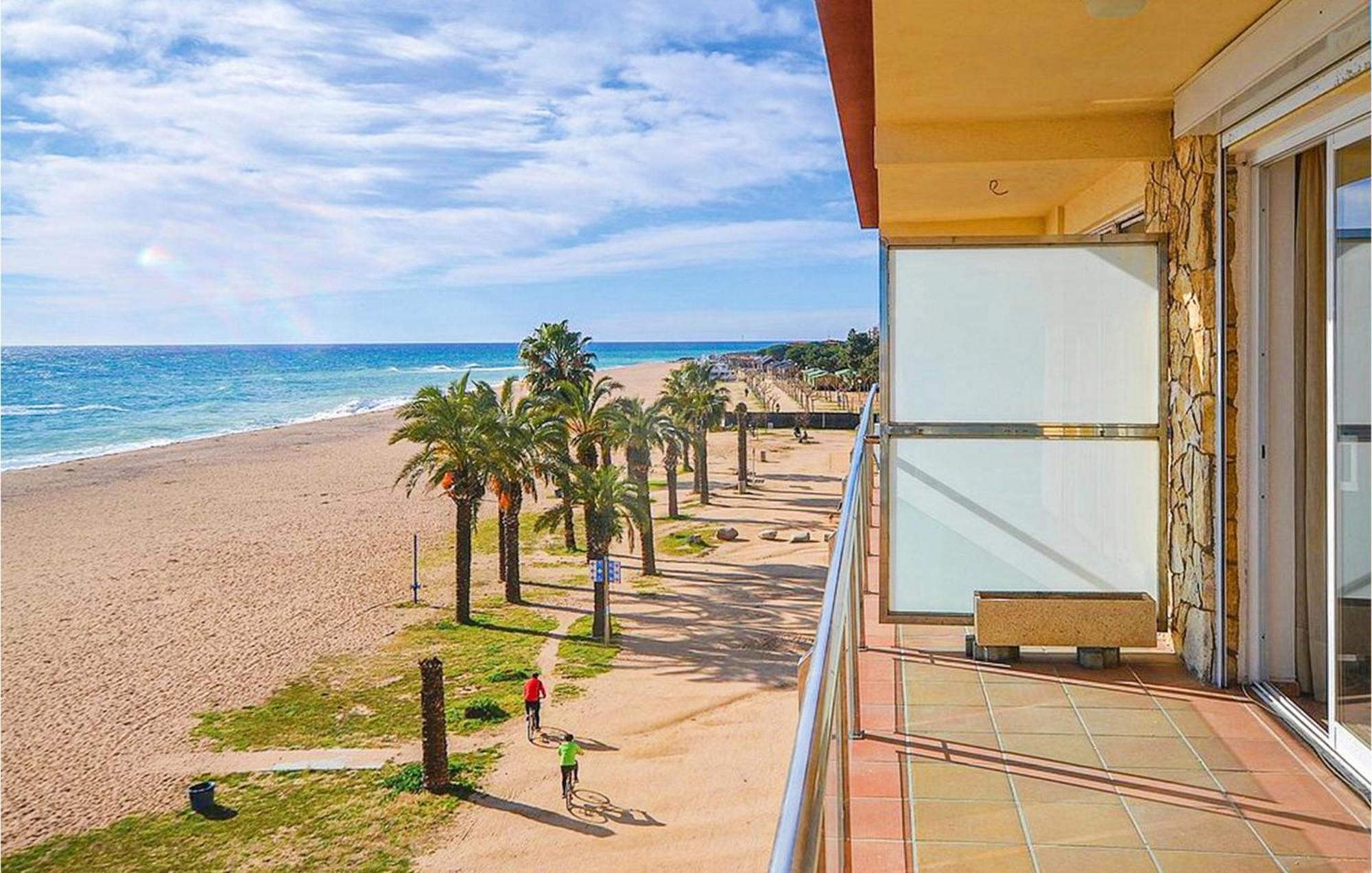 Awesome Apartment In Santa Susanna With Kitchen Luaran gambar
