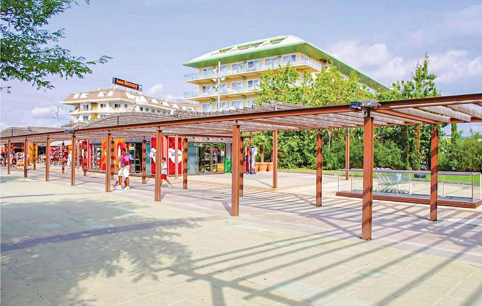 Awesome Apartment In Santa Susanna With Kitchen Luaran gambar